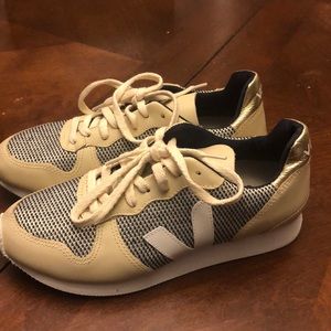 VEJA - FAIR TRADE - ORGANIC - UPCYCLED SNEAKERS